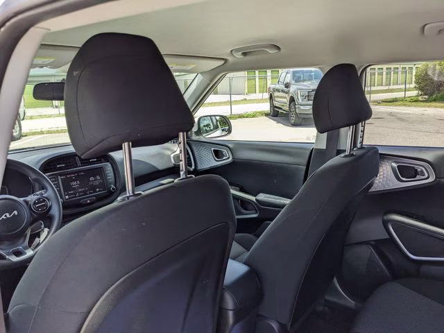 2023 Snow White Pearl Kia Soul LX FWD Hatchback