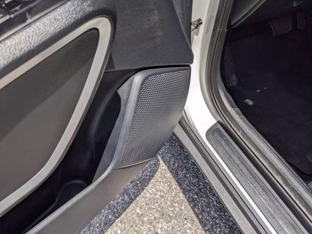 2023 Snow White Pearl Kia Soul LX FWD Hatchback