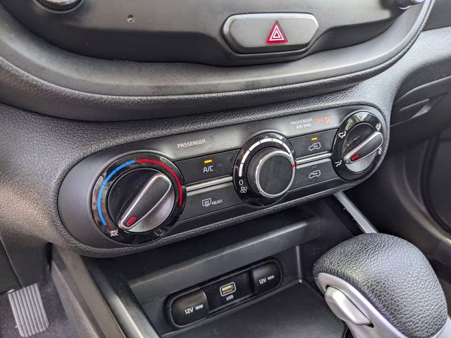 2023 Snow White Pearl Kia Soul LX FWD Hatchback