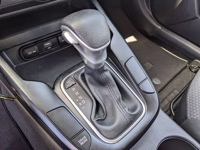 2023 Snow White Pearl Kia Soul LX FWD Hatchback