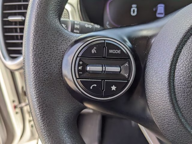 2023 Snow White Pearl Kia Soul LX FWD Hatchback