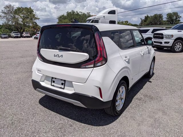 2023 Snow White Pearl Kia Soul LX FWD Hatchback