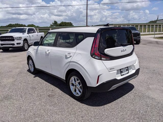 2023 Snow White Pearl Kia Soul LX FWD Hatchback