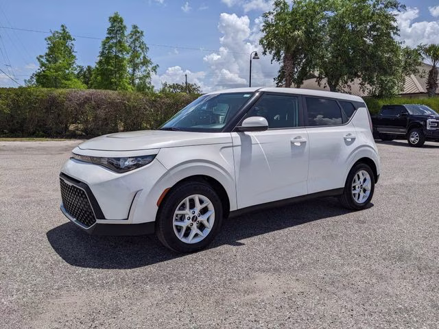 2023 Snow White Pearl Kia Soul LX FWD Hatchback