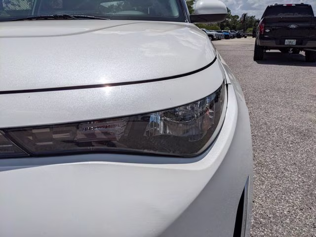 2023 Snow White Pearl Kia Soul LX FWD Hatchback