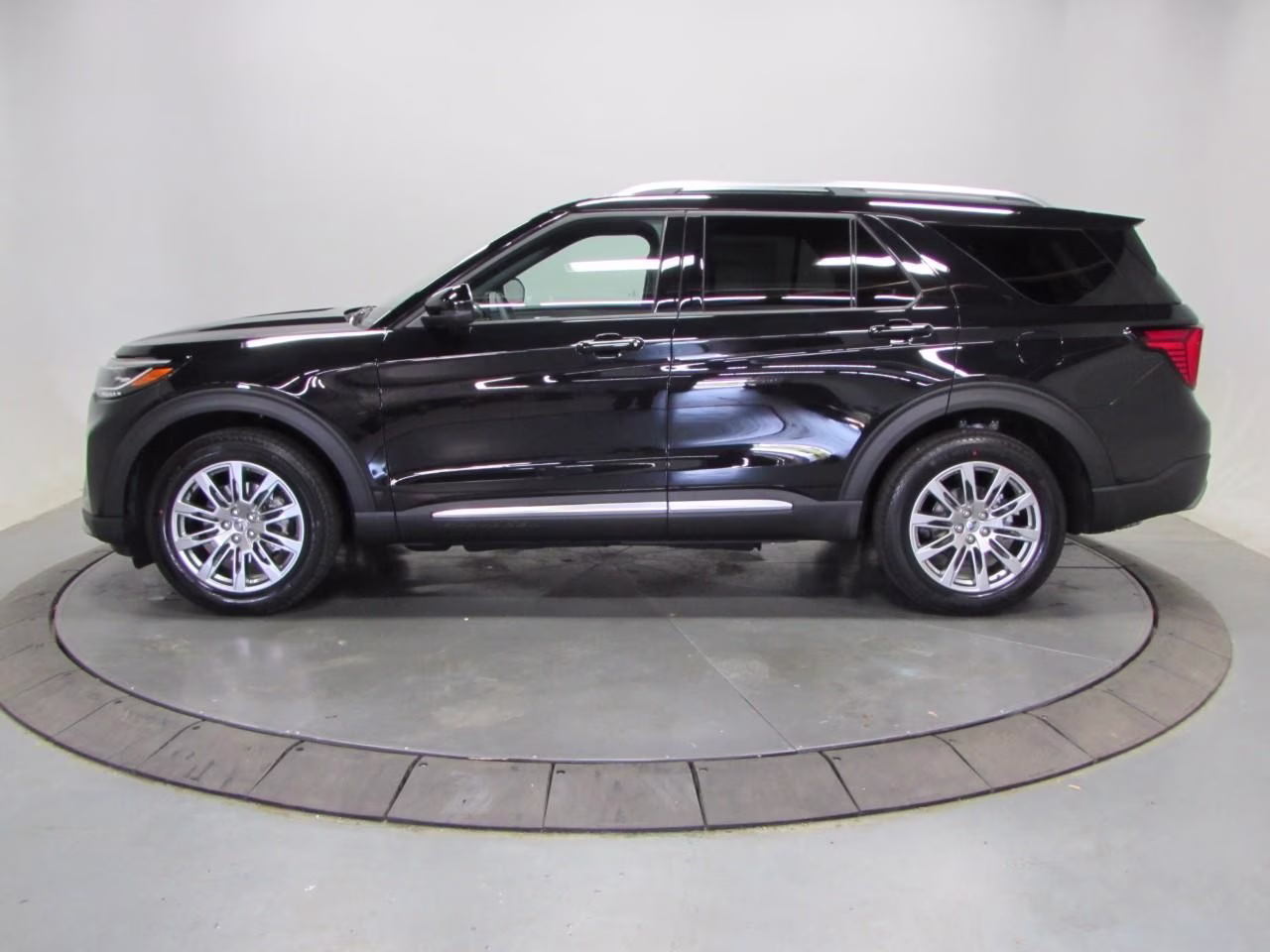 2026 Agate Black Metallic Ford Explorer Platinum 4X4 SUV