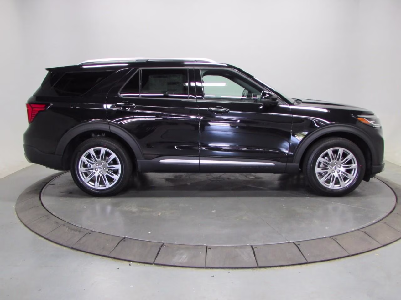 2026 Agate Black Metallic Ford Explorer Platinum 4X4 SUV
