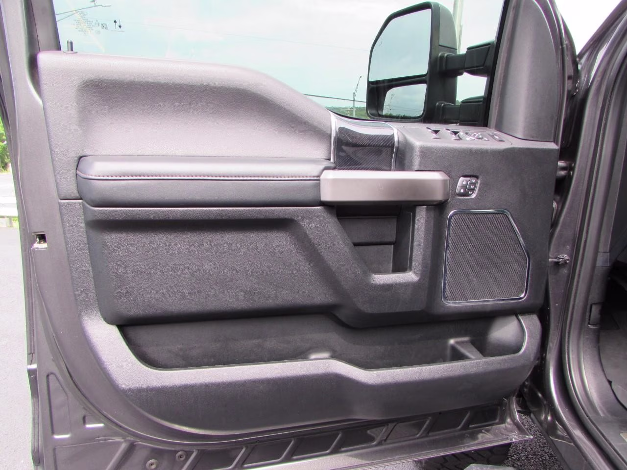 2020 Iconic Silver Metallic Ford Super Duty F-450 DRW Platinum DRW 4X4 Truck