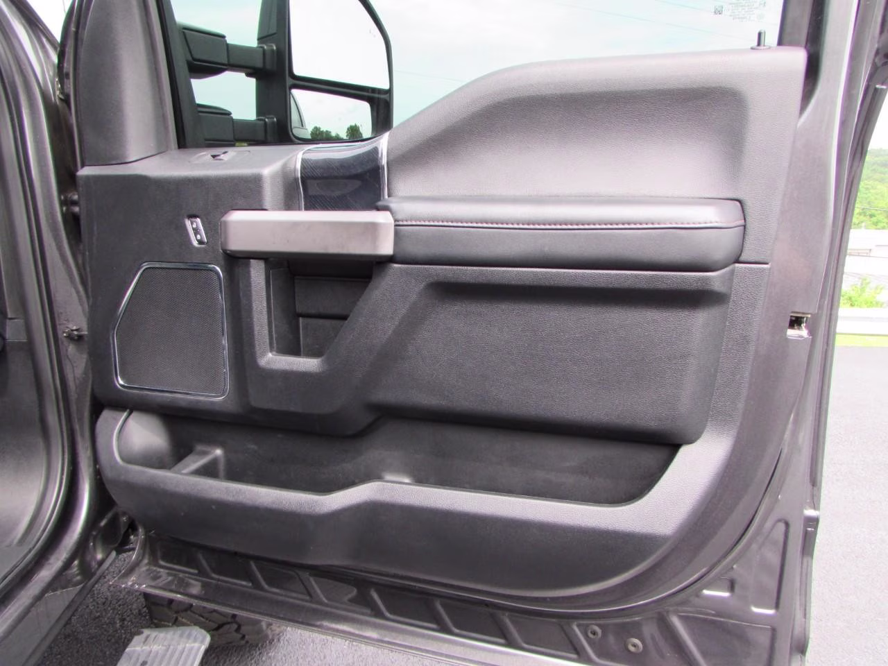 2020 Iconic Silver Metallic Ford Super Duty F-450 DRW Platinum DRW 4X4 Truck