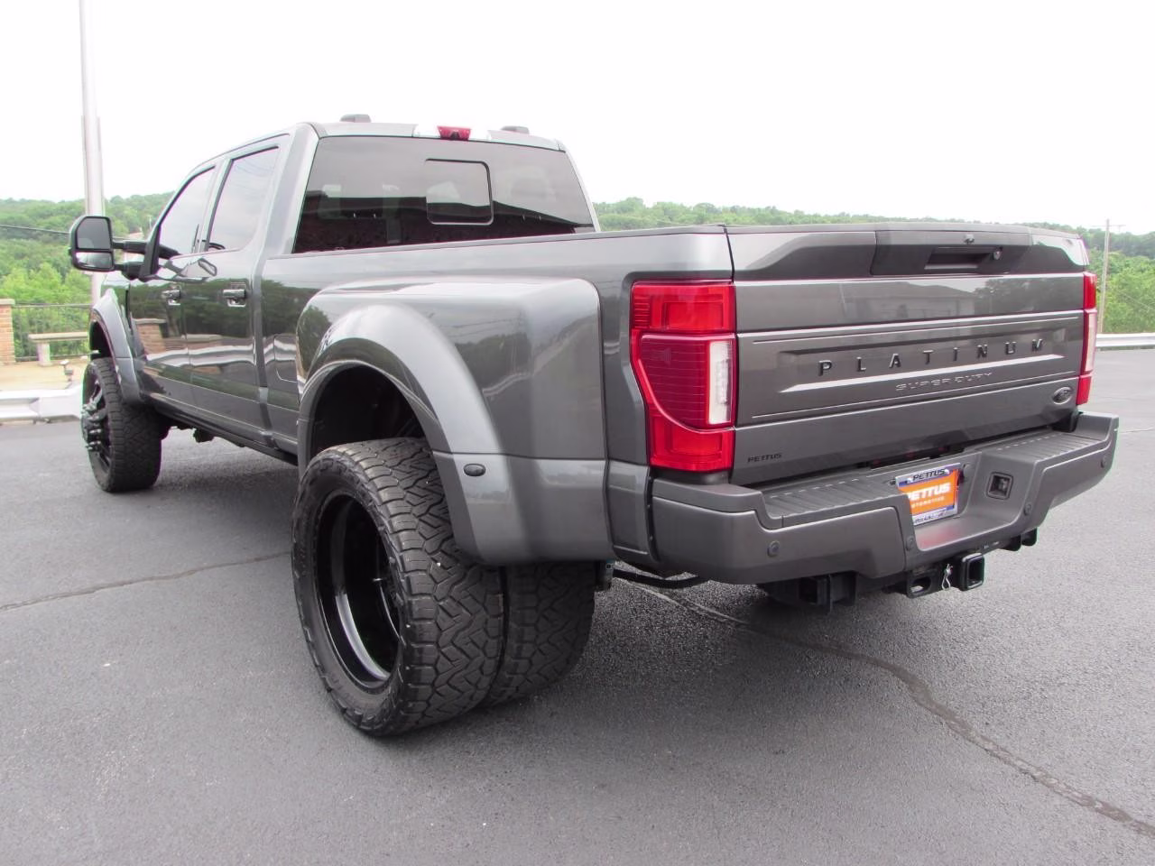 2020 Iconic Silver Metallic Ford Super Duty F-450 DRW Platinum DRW 4X4 Truck