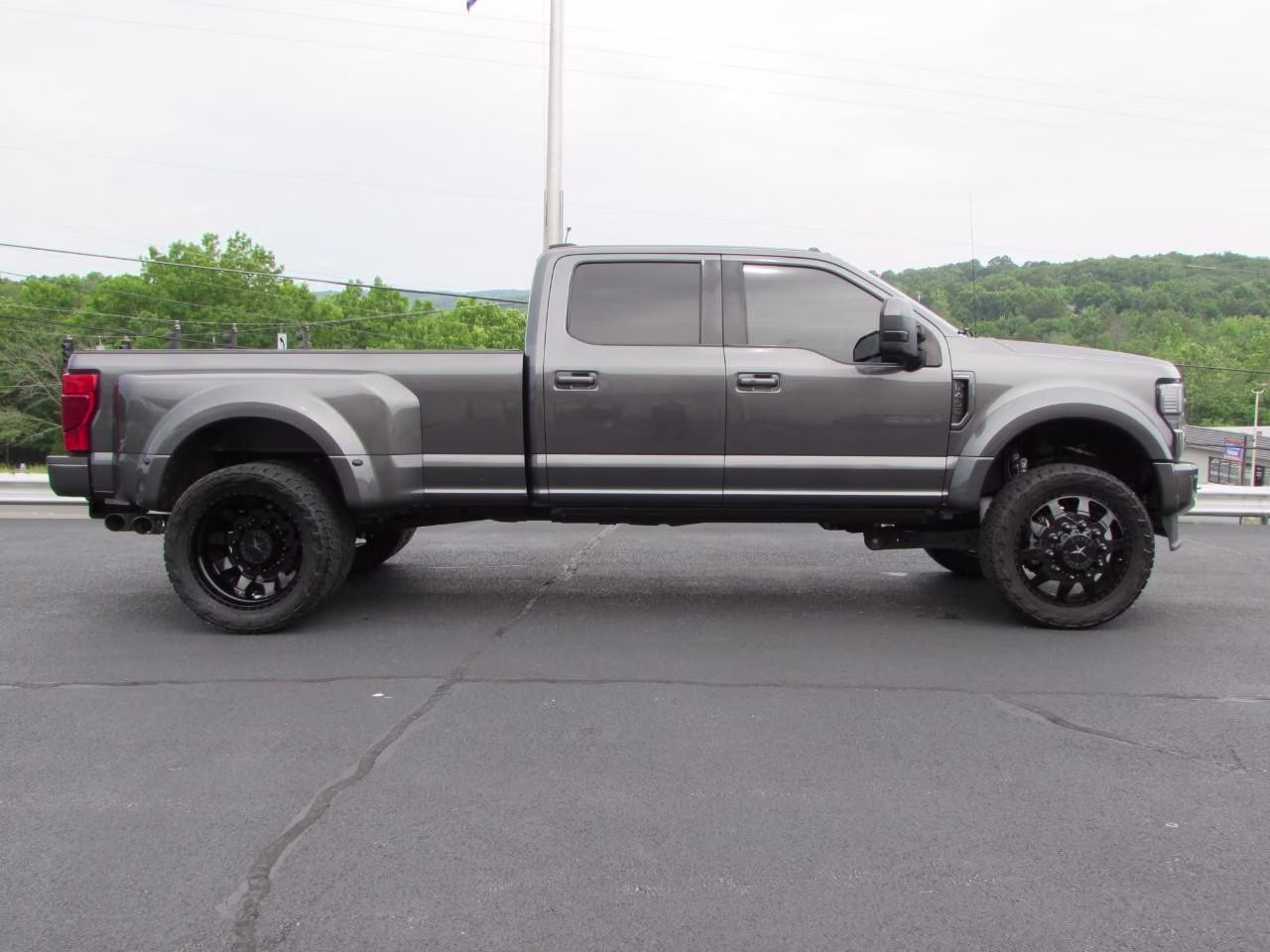 2020 Iconic Silver Metallic Ford Super Duty F-450 DRW Platinum DRW 4X4 Truck