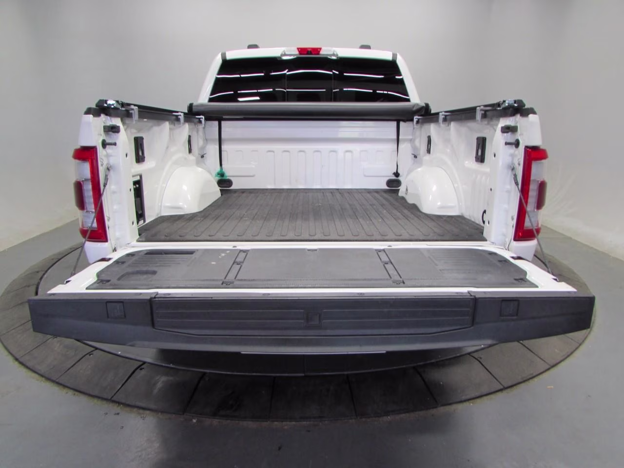 2023 Star White Metallic Tri-Coat Ford F-150 Limited 4X4 Truck