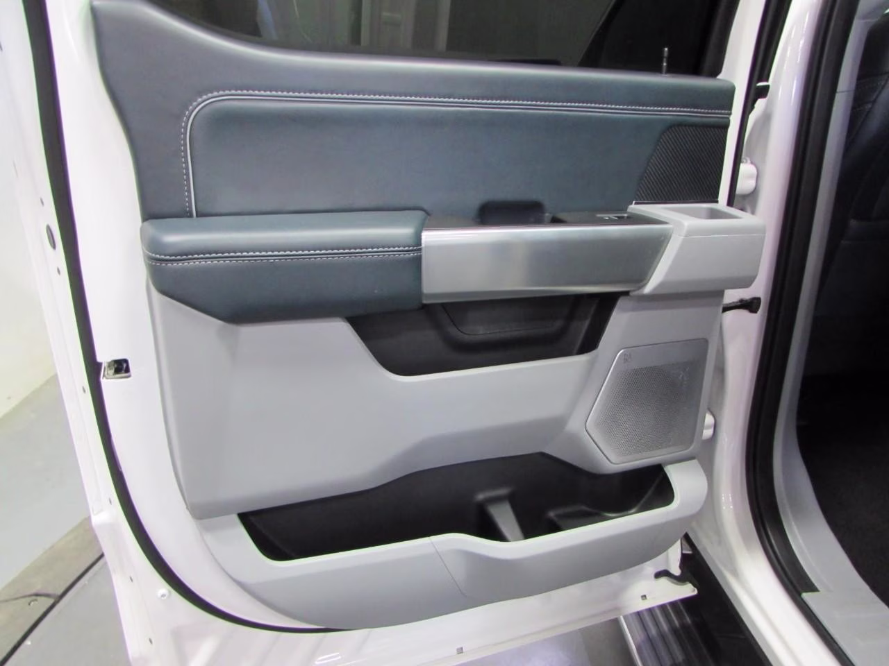 2023 Star White Metallic Tri-Coat Ford F-150 Limited 4X4 Truck