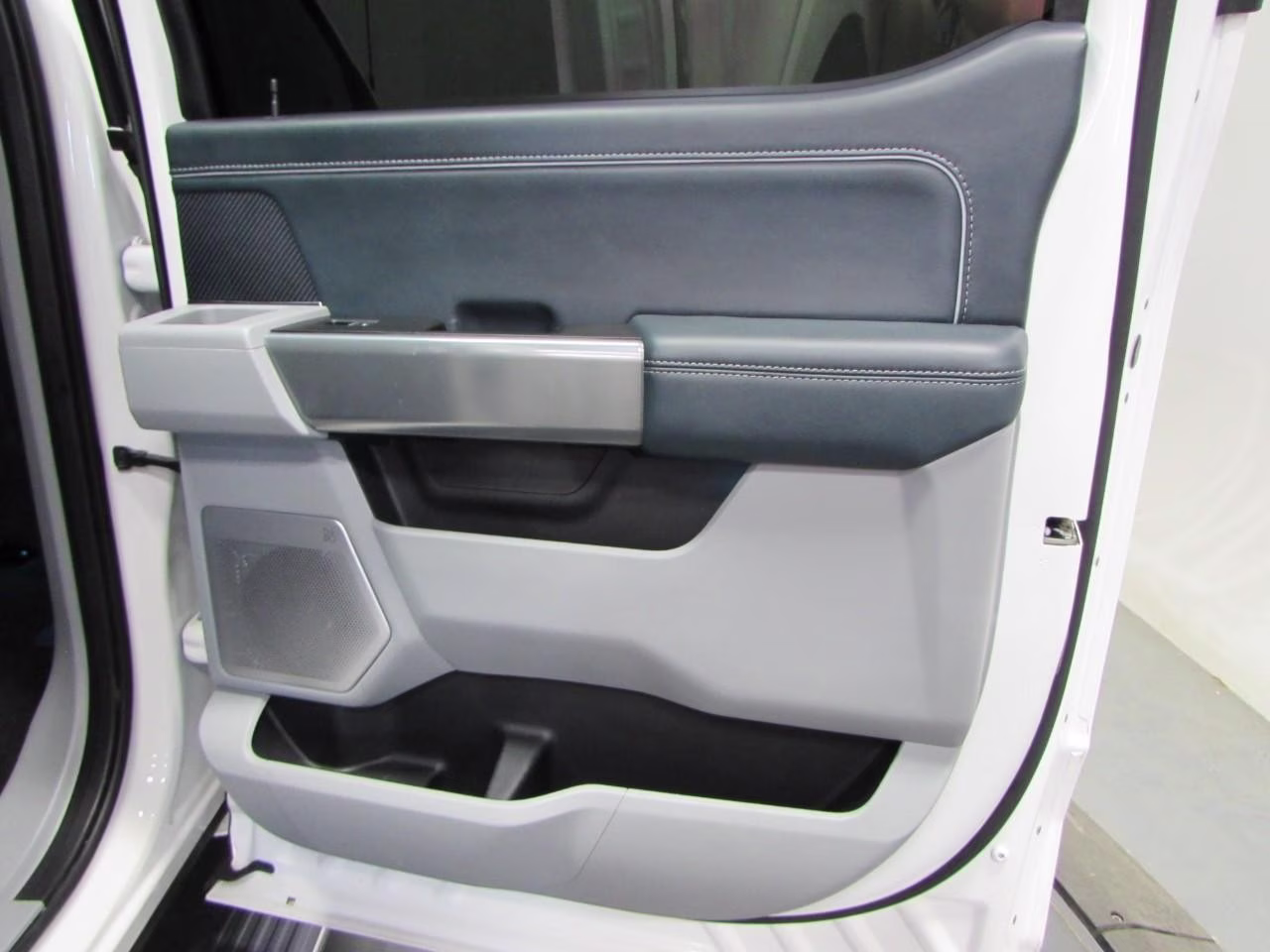 2023 Star White Metallic Tri-Coat Ford F-150 Limited 4X4 Truck