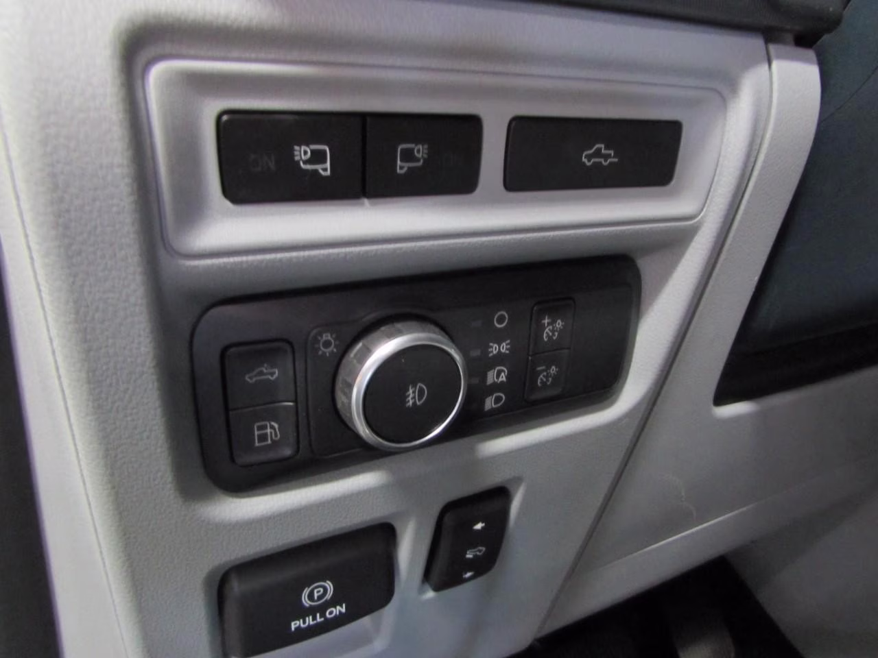 2023 Star White Metallic Tri-Coat Ford F-150 Limited 4X4 Truck