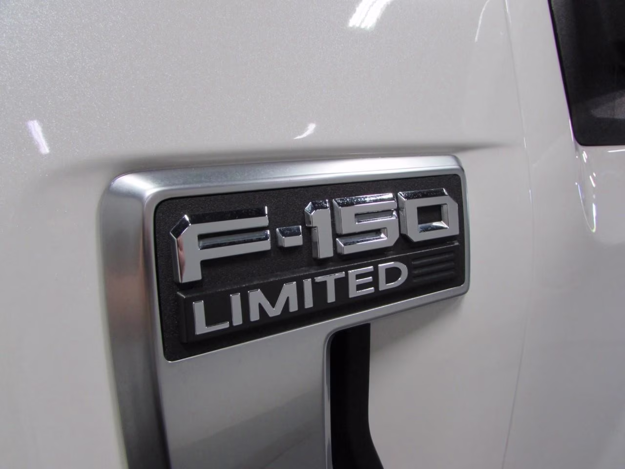 2023 Star White Metallic Tri-Coat Ford F-150 Limited 4X4 Truck