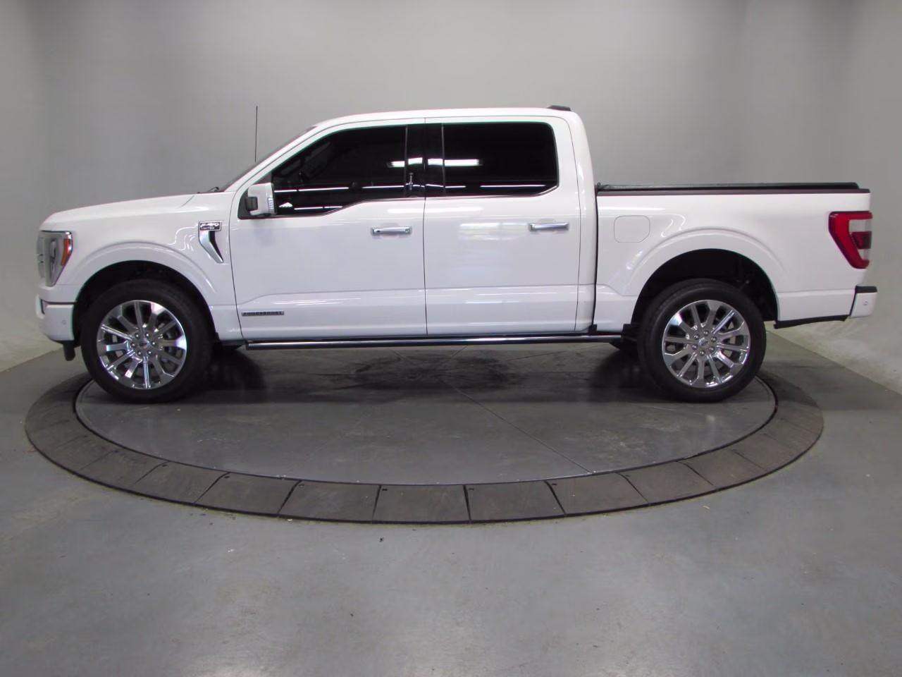 2023 Star White Metallic Tri-Coat Ford F-150 Limited 4X4 Truck