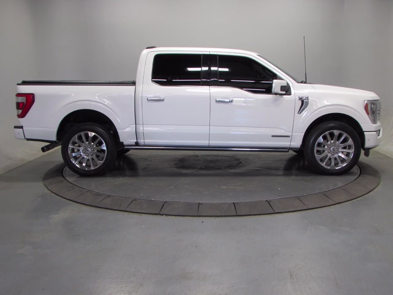 2023 Star White Metallic Tri-Coat Ford F-150 Limited 4X4 Truck