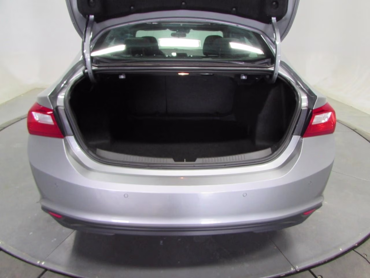 2024 Sterling Gray Metallic Chevrolet Malibu LT 1LT FWD Sedan