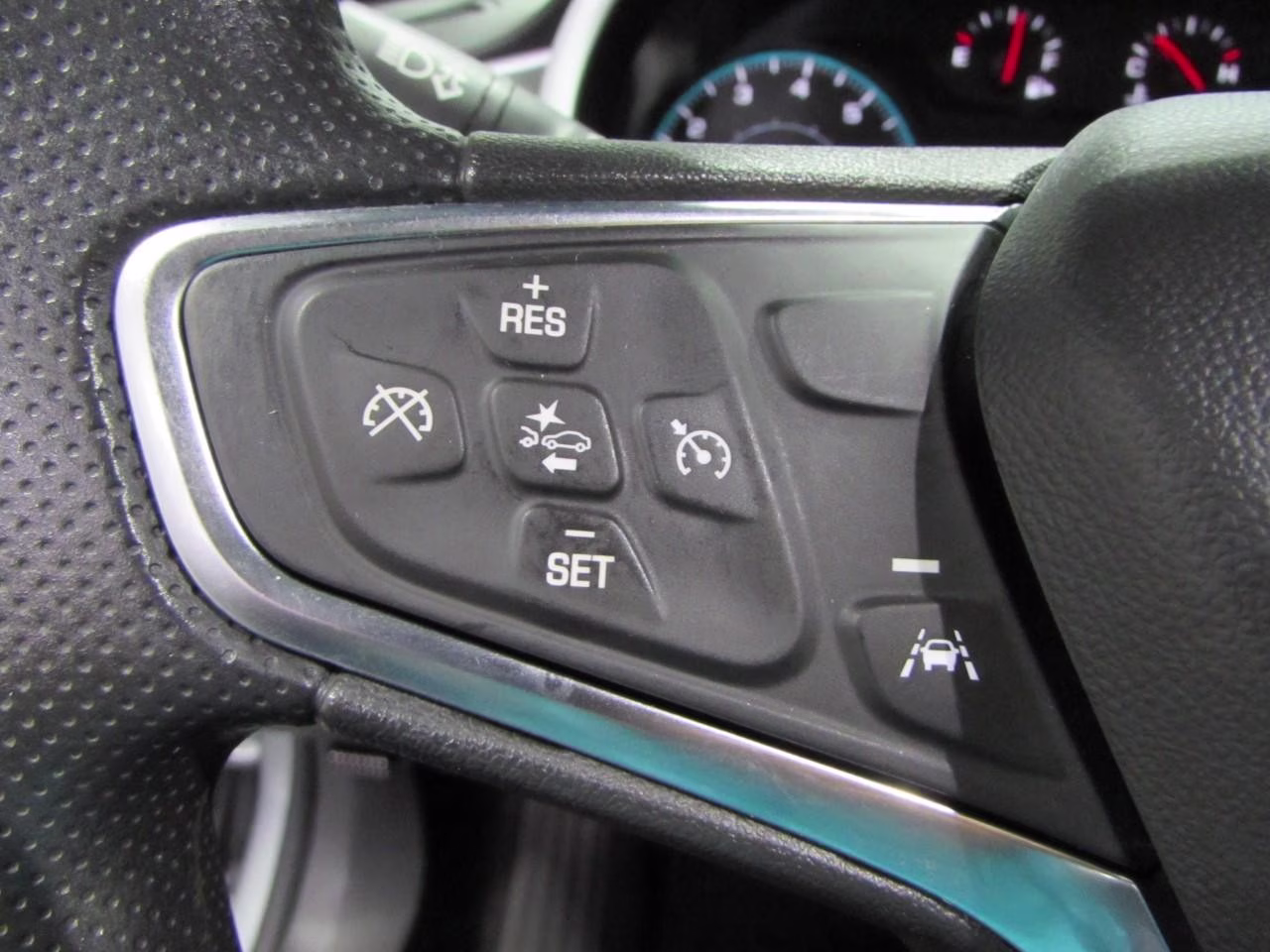 2024 Sterling Gray Metallic Chevrolet Malibu LT 1LT FWD Sedan