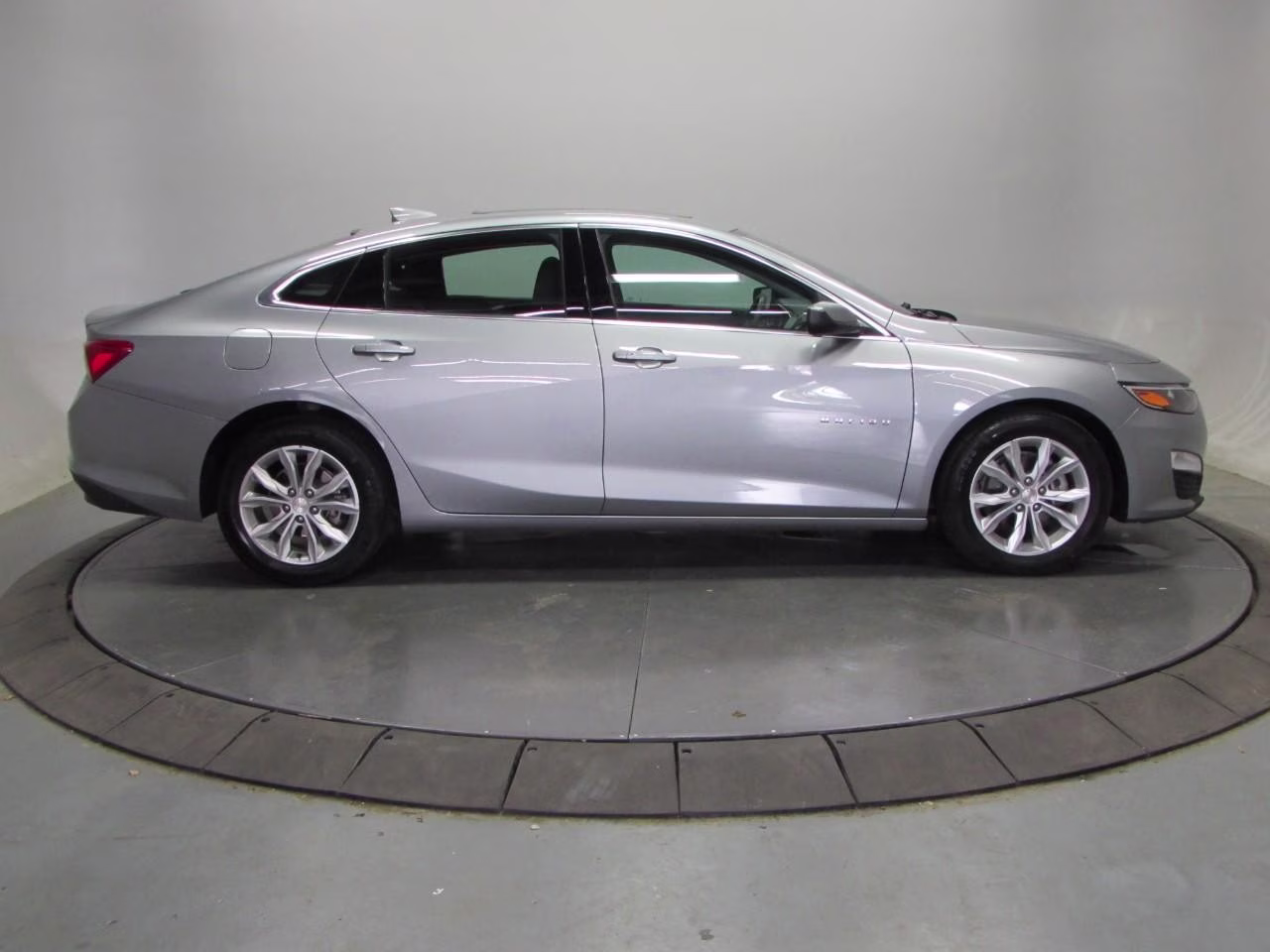 2024 Sterling Gray Metallic Chevrolet Malibu LT 1LT FWD Sedan