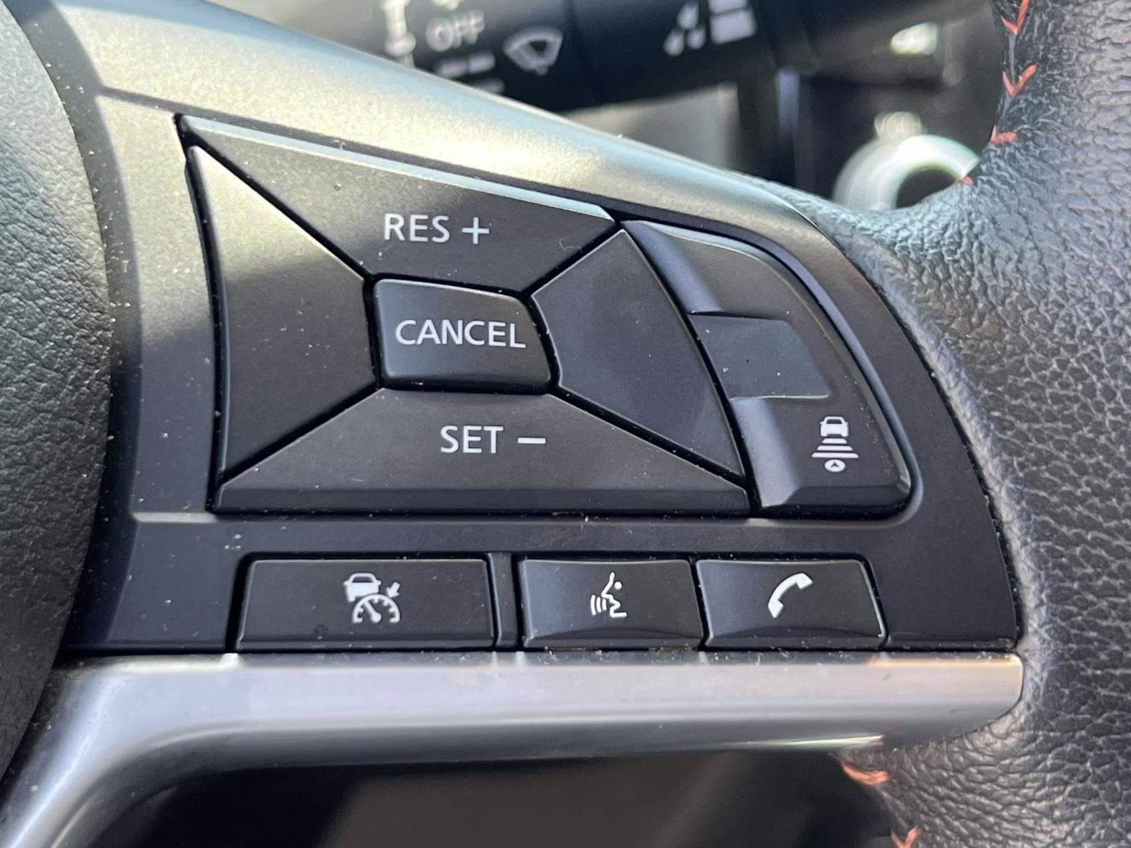 2023 Gray Nissan Kicks SR FWD FWD SUV