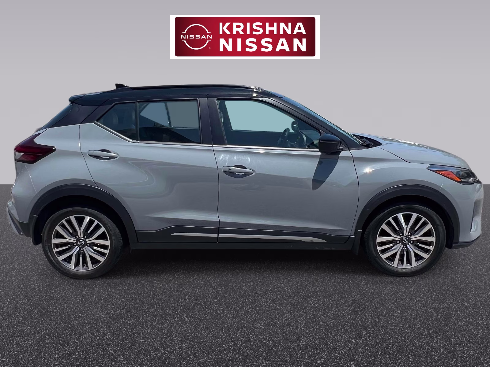 2023 Gray Nissan Kicks SR FWD FWD SUV