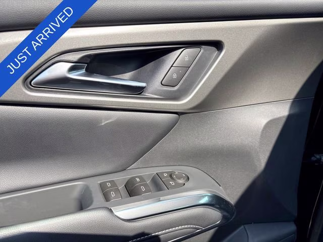 2026 Mosaic Black Metallic Chevrolet Traverse LT FWD SUV