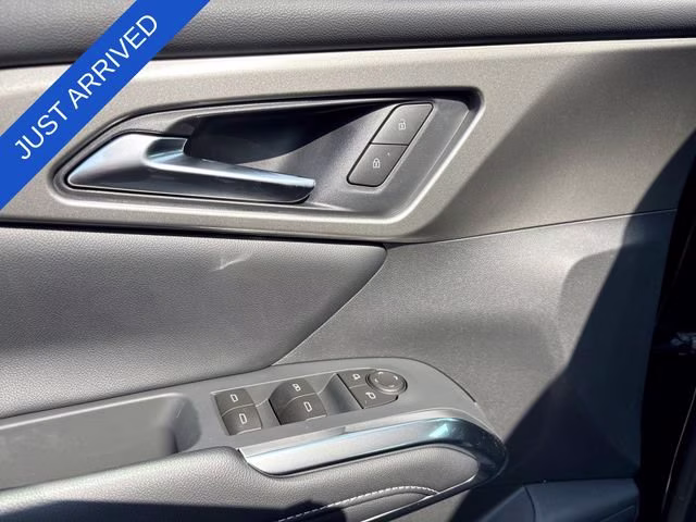 2026 Mosaic Black Metallic Chevrolet Traverse LT FWD SUV