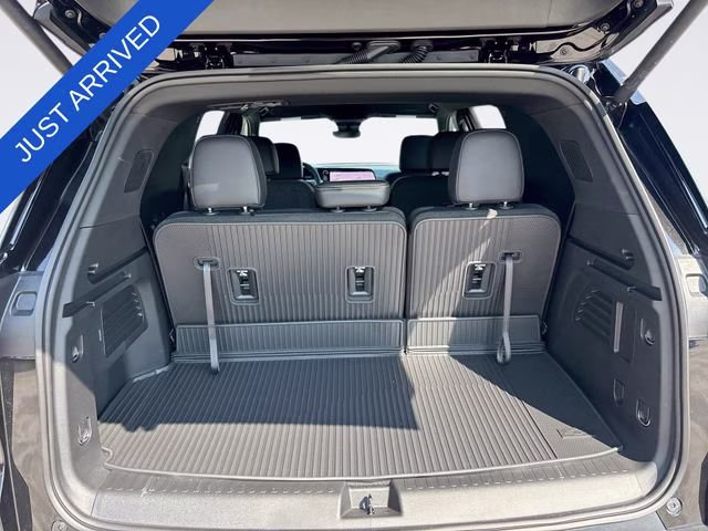 2026 Mosaic Black Metallic Chevrolet Traverse LT FWD SUV