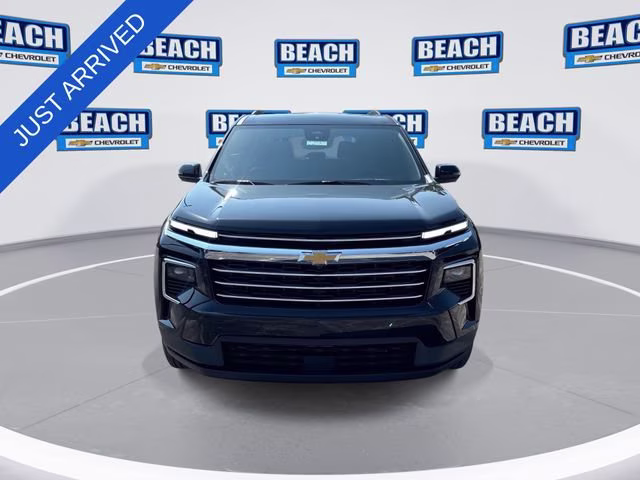 2026 Mosaic Black Metallic Chevrolet Traverse LT FWD SUV