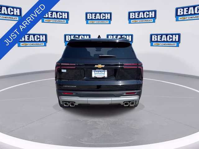 2026 Mosaic Black Metallic Chevrolet Traverse LT FWD SUV