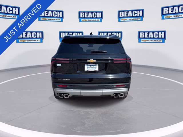 2026 Mosaic Black Metallic Chevrolet Traverse LT FWD SUV