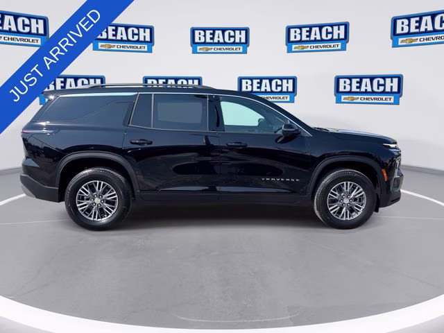 2026 Mosaic Black Metallic Chevrolet Traverse LT FWD SUV