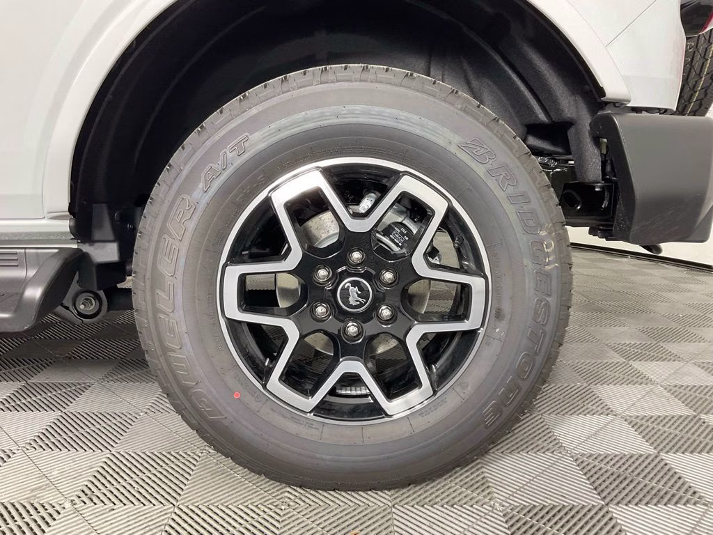 2026 Avalanche Ford Bronco Outer Banks 4X4 SUV