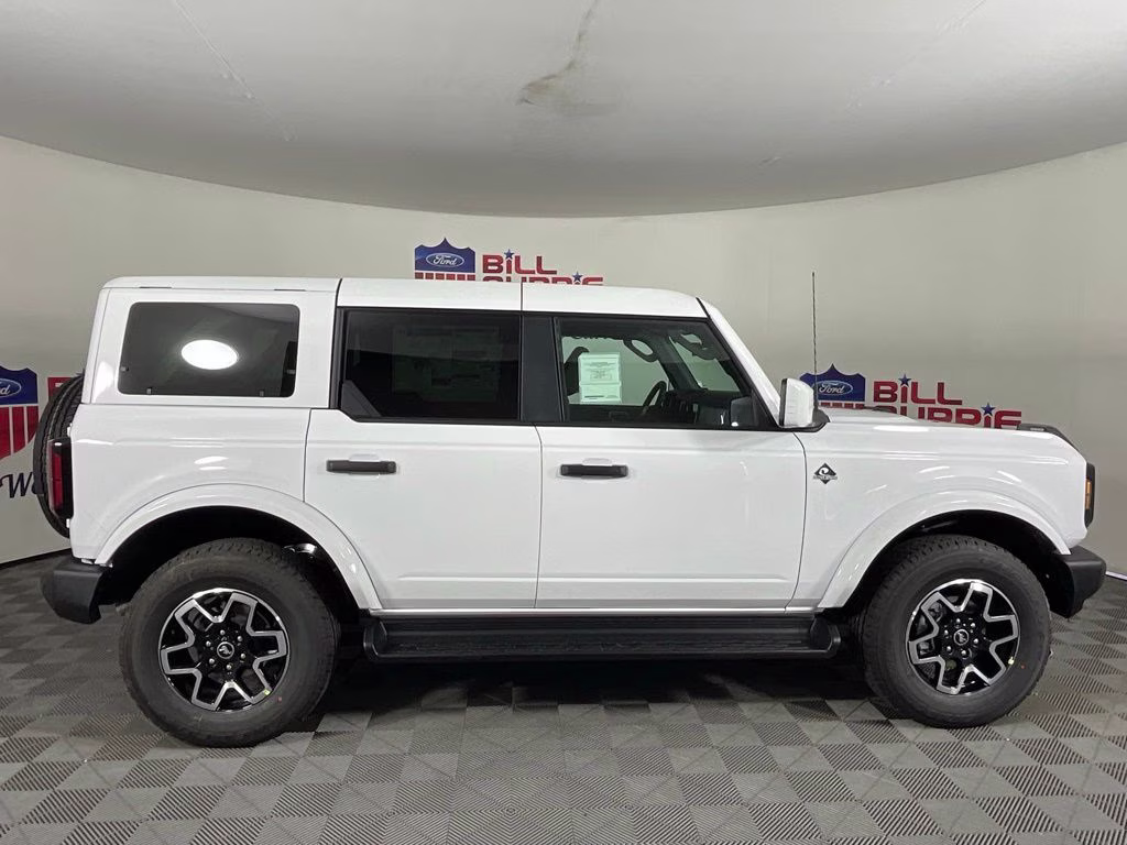 2026 Oxford White Ford Bronco Outer Banks 4X4 SUV