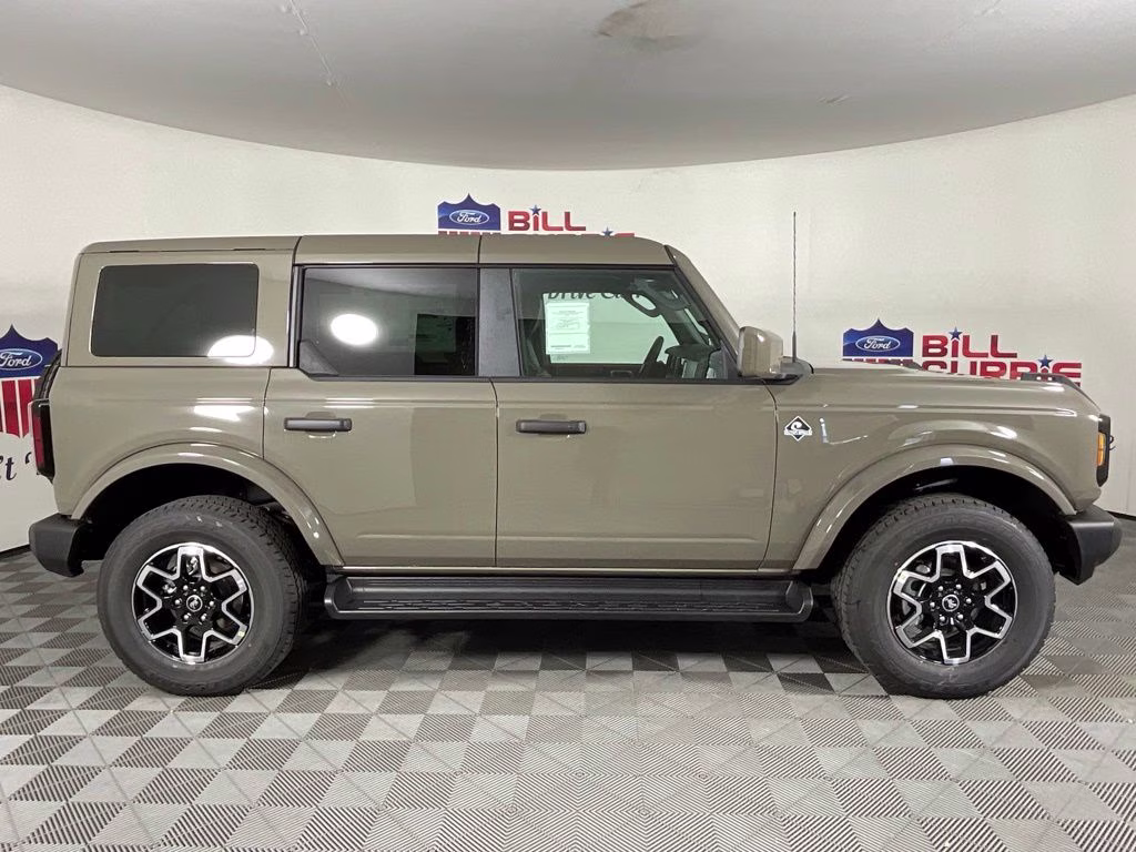 2026 Gray Ford Bronco Outer Banks 4X4 SUV