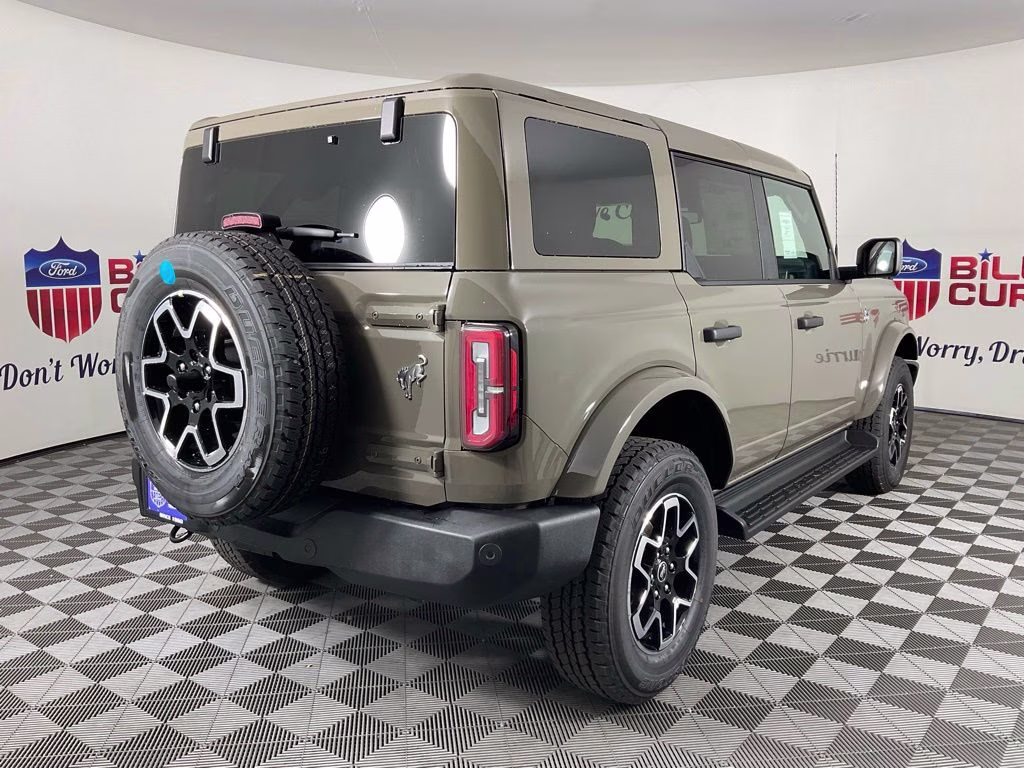 2026 Gray Ford Bronco Outer Banks 4X4 SUV