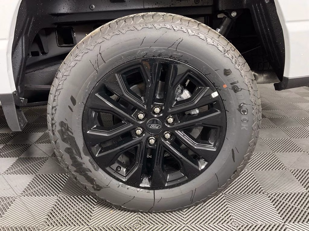 2026 Avalanche Ford F-150 Lariat 4X4 Truck