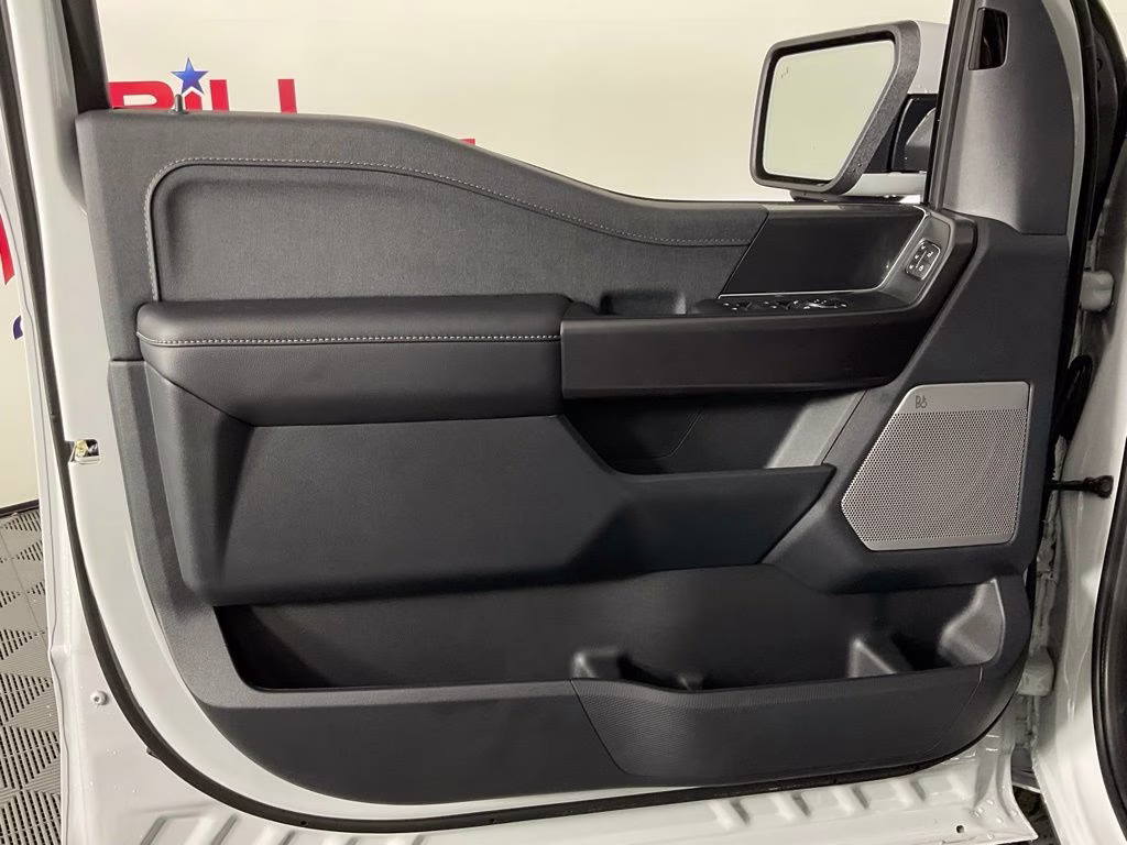 2026 Avalanche Ford F-150 Lariat 4X4 Truck