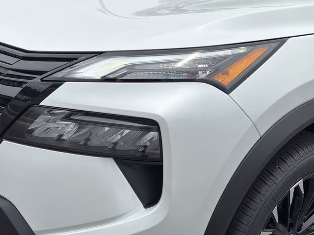 2026 Everest White Pearl Tricoat Nissan Rogue Dark Armor AWD SUV