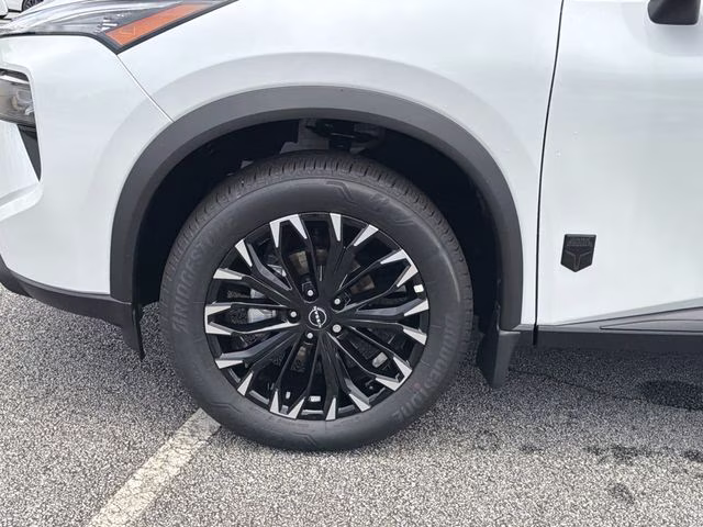 2026 Everest White Pearl Tricoat Nissan Rogue Dark Armor AWD SUV