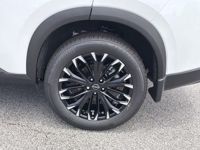 2026 Everest White Pearl Tricoat Nissan Rogue Dark Armor AWD SUV