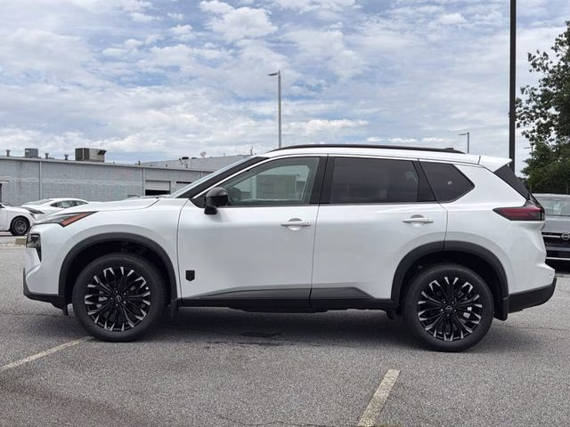 2026 Everest White Pearl Tricoat Nissan Rogue Dark Armor AWD SUV
