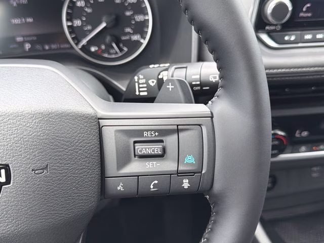 2026 Everest White Pearl Tricoat Nissan Rogue Dark Armor AWD SUV
