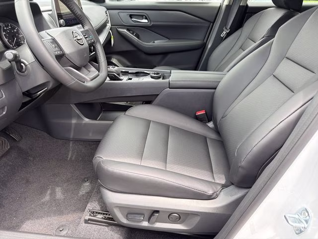 2026 Everest White Pearl Tricoat Nissan Rogue Dark Armor AWD SUV