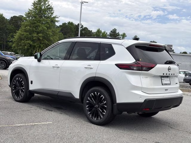 2026 Everest White Pearl Tricoat Nissan Rogue Dark Armor AWD SUV
