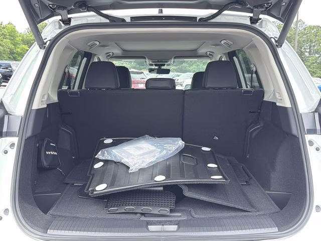 2026 Everest White Pearl Tricoat Nissan Rogue Dark Armor AWD SUV