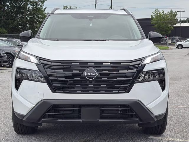 2026 Everest White Pearl Tricoat Nissan Rogue Dark Armor AWD SUV