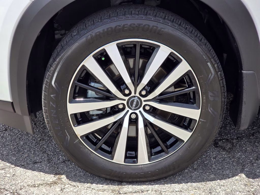 2025 Everest White Pearl Tricoat/Super Black Nissan Pathfinder Platinum 4X4 SUV